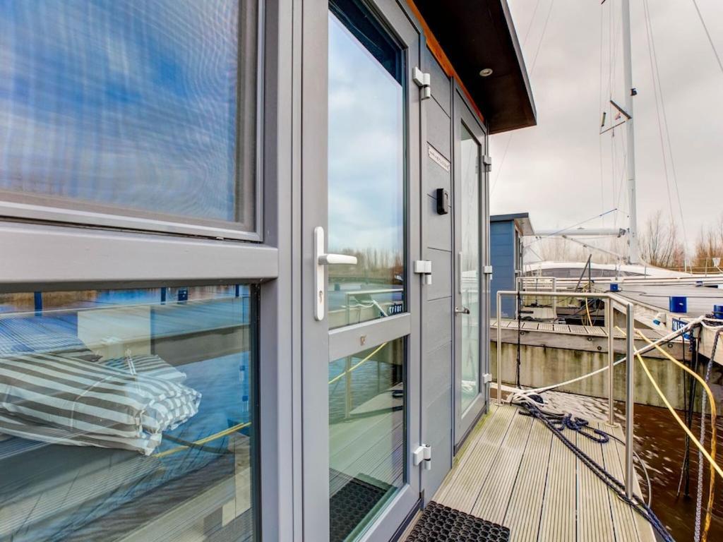 Готель Modern Houseboat In Marina Of Волендам Екстер'єр фото